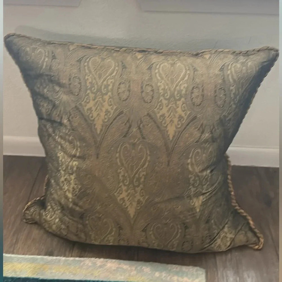 Robb & Stucky Custom Handmade Vintage Paisley Pillow - Large - 28x28’& pillow in - Picture 7 of 7